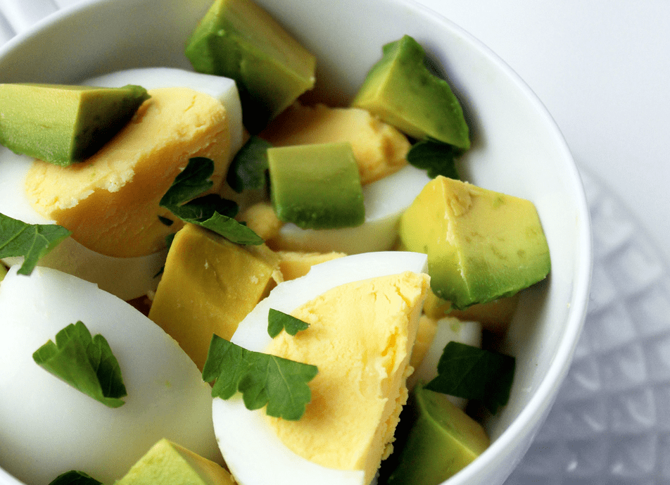 insalata con avocado e uova a dieta proteica