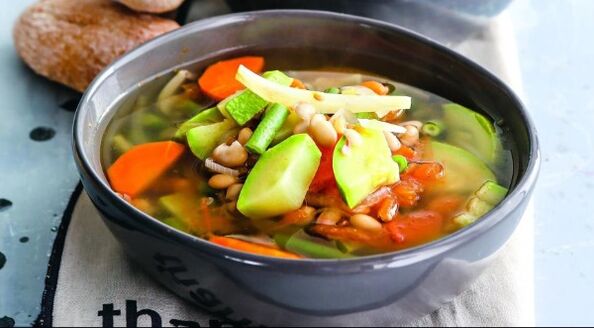 Zuppa di verdure - un primo piatto facile del menù dietetico Maggi